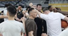 开云下载-队员积极备战，决定进军决赛