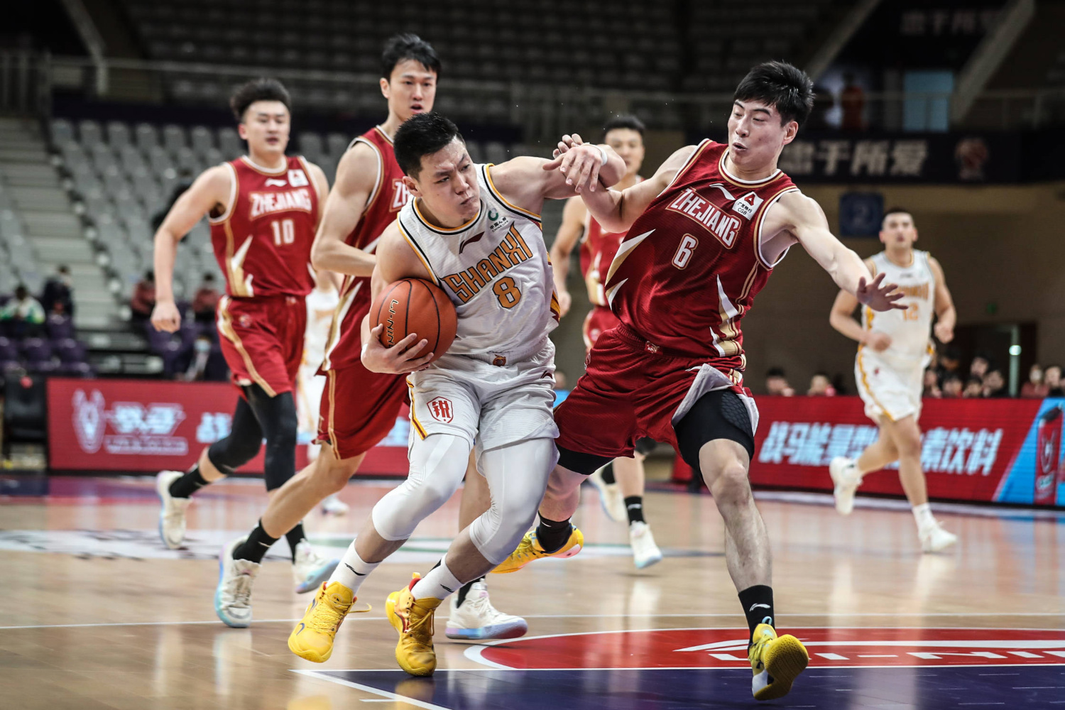 浙江男篮击溃四川队，全面优势