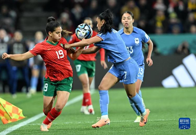 法国女足队在国际比赛中晋级半决赛