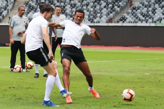 深圳佳兆业主场不敌对手,遭遇两连败局面严峻 深圳佳兆业主场不敌对手,遭遇两连败局面严峻