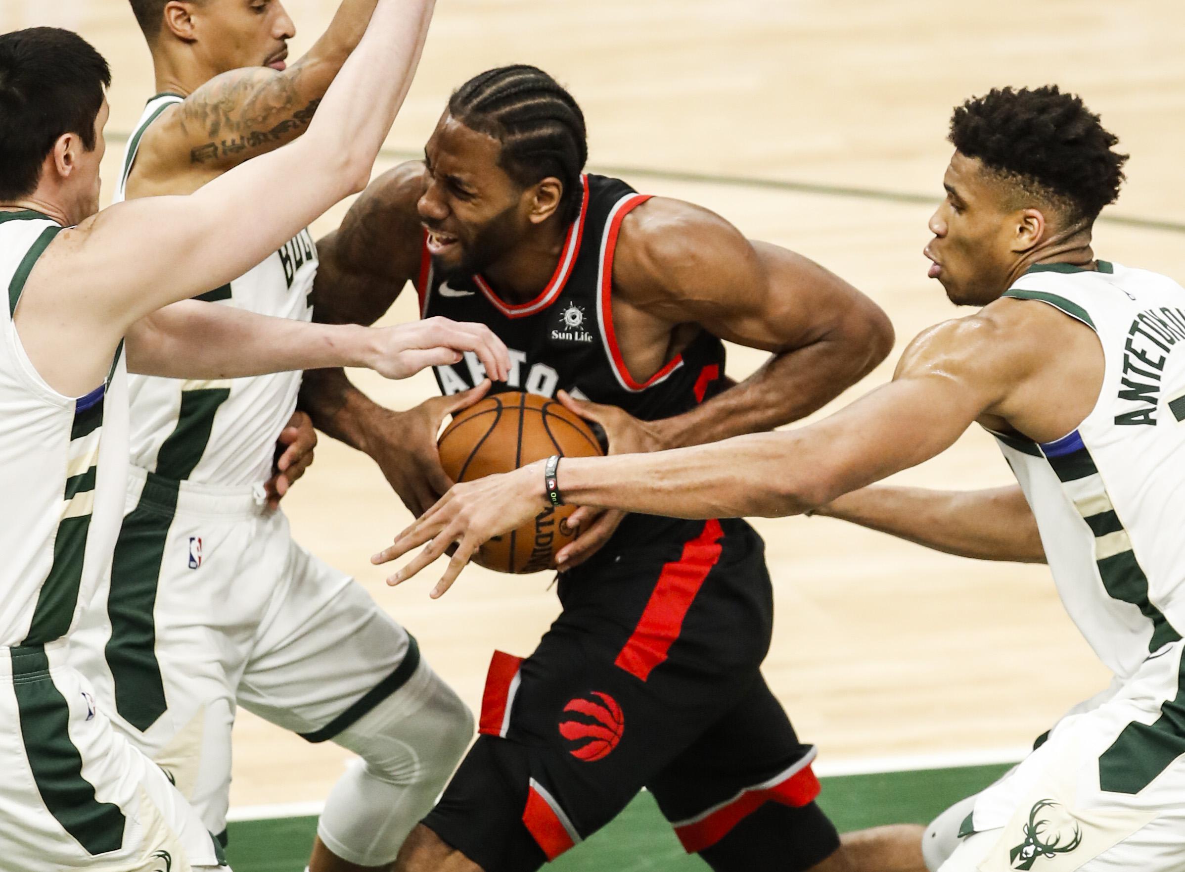 猛龙客场战胜凯尔特人,伦纳德表现出色 猛龙客场战胜凯尔特人,伦纳德表现出色