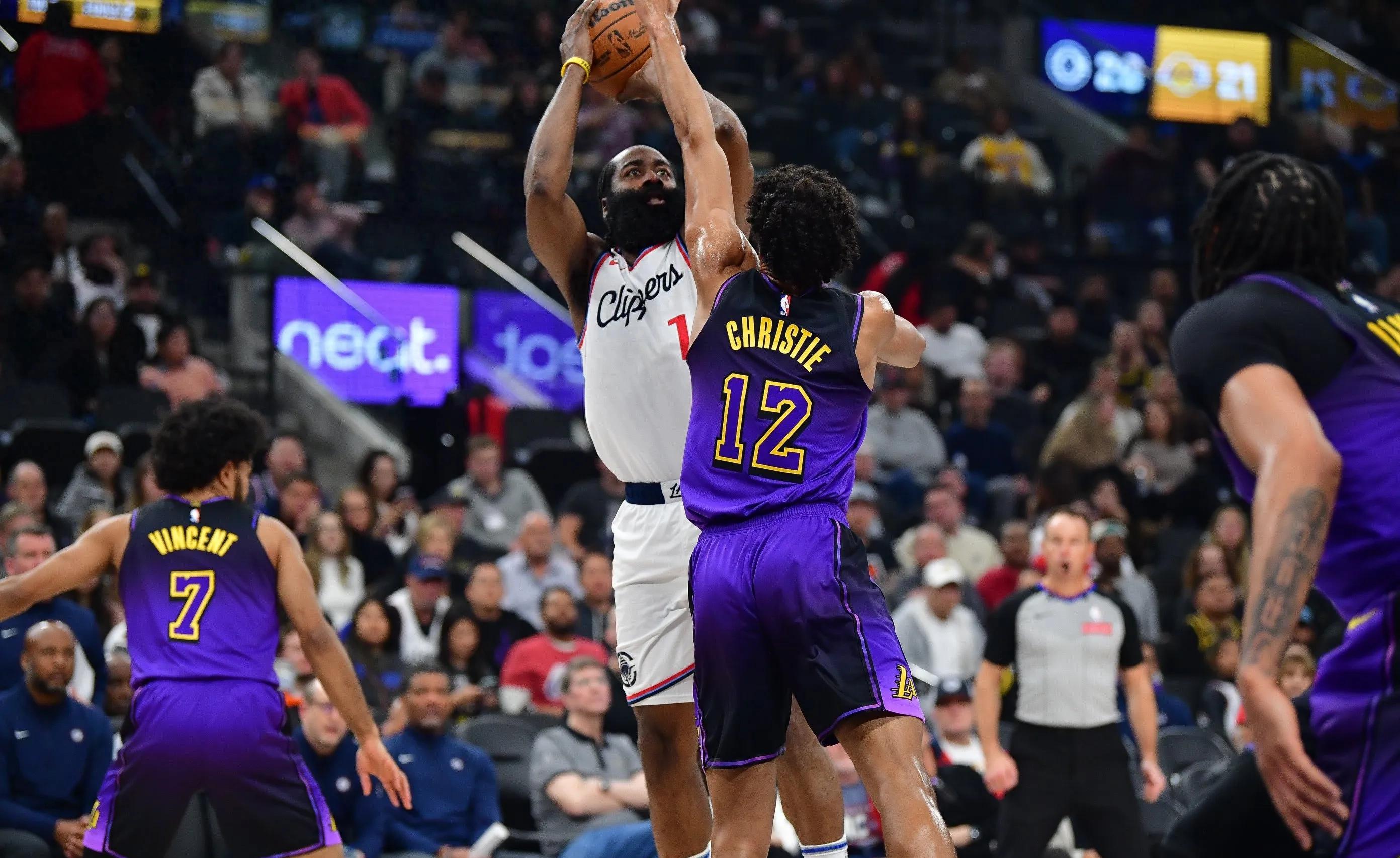 湖人赢得大胜,横扫马刺 湖人赢得大胜,横扫马刺