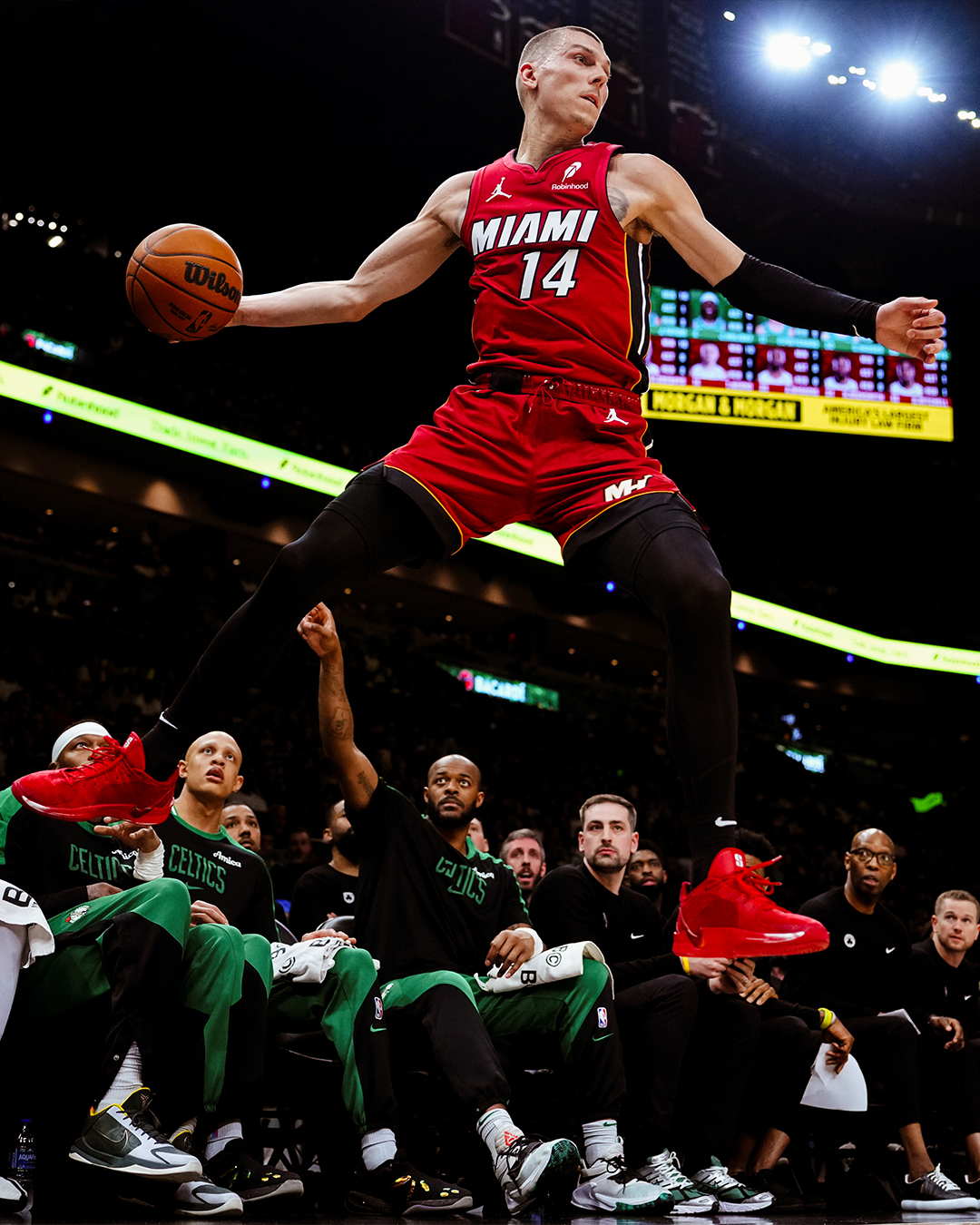 热火负开拓者,遭遇两连败 热火负开拓者,遭遇两连败