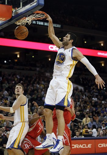 爵士逆转快船,高诺维奇背靠背爆发的简单介绍 爵士逆转快船,高诺维奇背靠背爆发的简单介绍