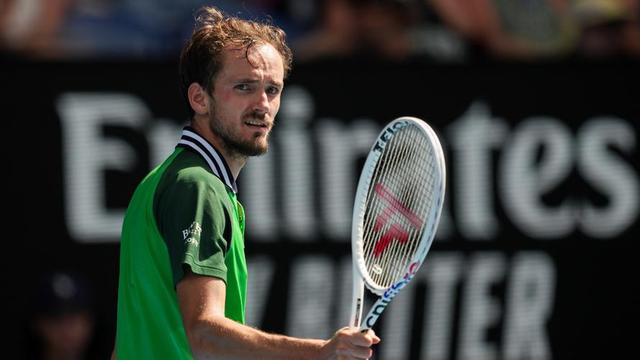 包含世界网球队逆转澳大利亚网球队，梅德韦杰夫送出助攻的词条