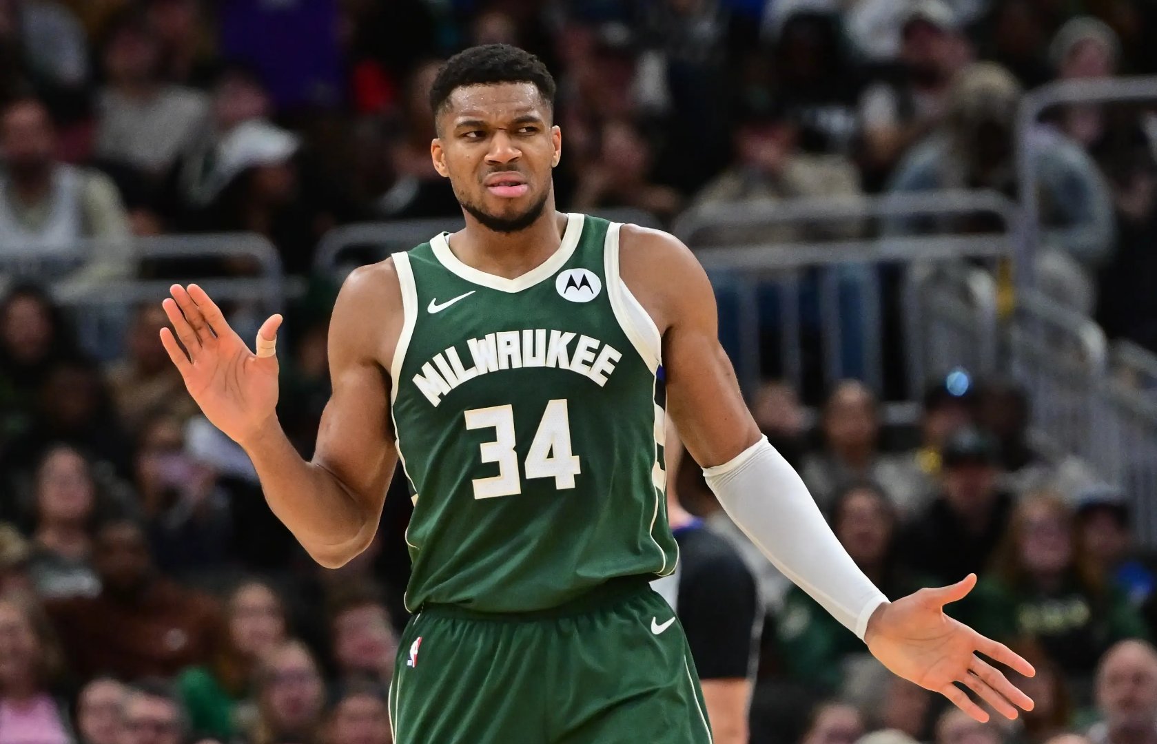 雄鹿主场决胜,字母哥再次证明实力的简单介绍 雄鹿主场决胜,字母哥再次证明实力的简单介绍