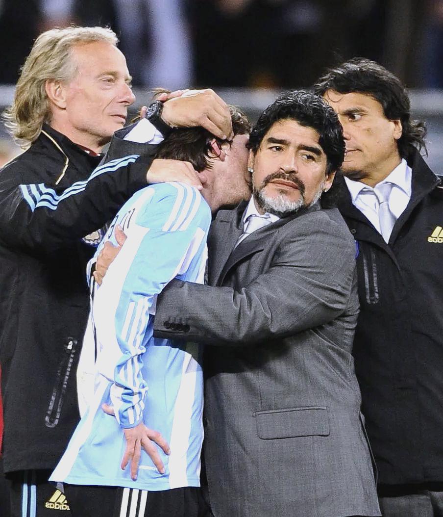 世界杯传奇谢幕，球迷泪洒赛场的简单介绍