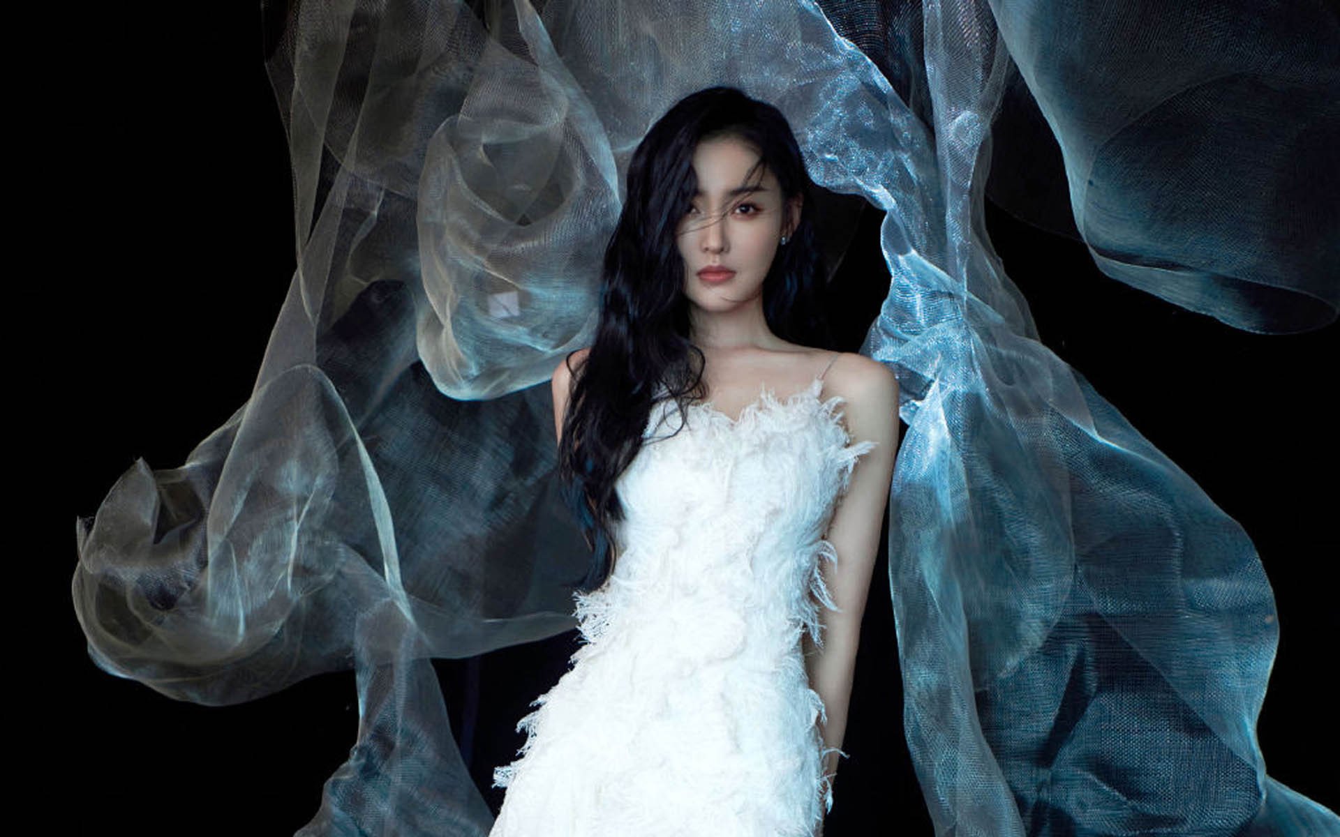 当C罗的右脚踩进西决地板，那个夜晚，防线是纸，他是火焰