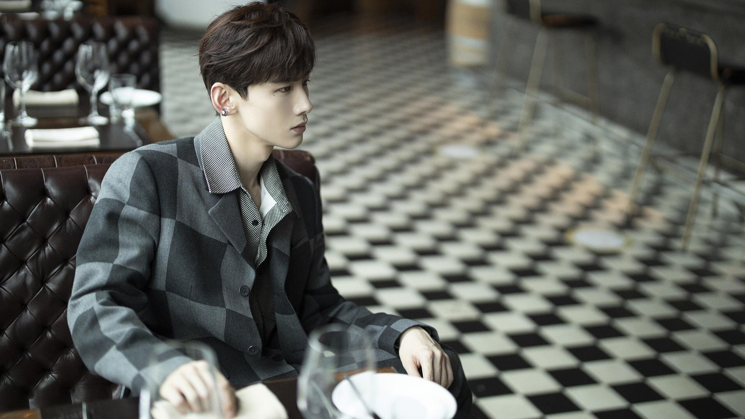 双重封锁，从巴林赛道到欧联战场，竞技体育的终极博弈